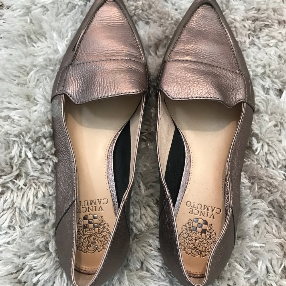 Vince Camuto Gently Worn Flats Size 9 Metallic